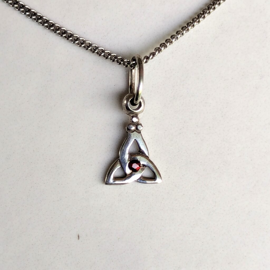 Tripleknot petite pendant